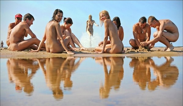 Purenudism on the sea photo (set 92) [Archives Naturisme]